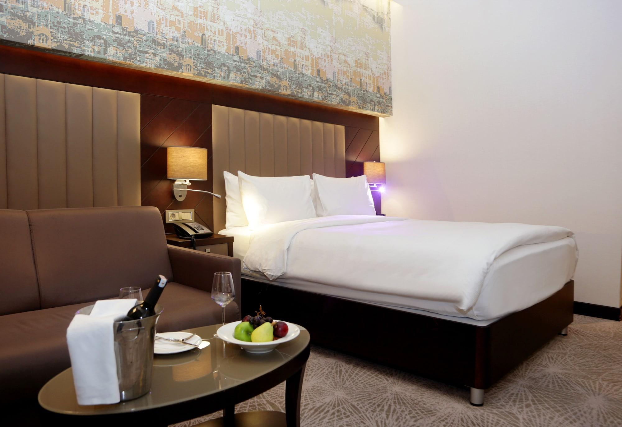 Hotel Doubletree By Hilton Istanbul Umraniye Esterno foto A room at the hotel