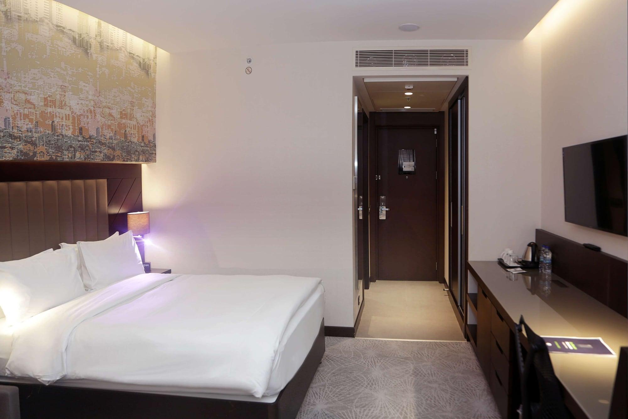 Hotel Doubletree By Hilton Istanbul Umraniye Esterno foto A room at the hotel