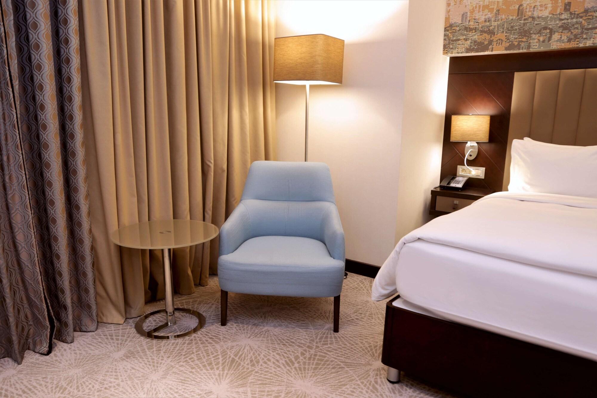 Hotel Doubletree By Hilton Istanbul Umraniye Esterno foto A room at the hotel