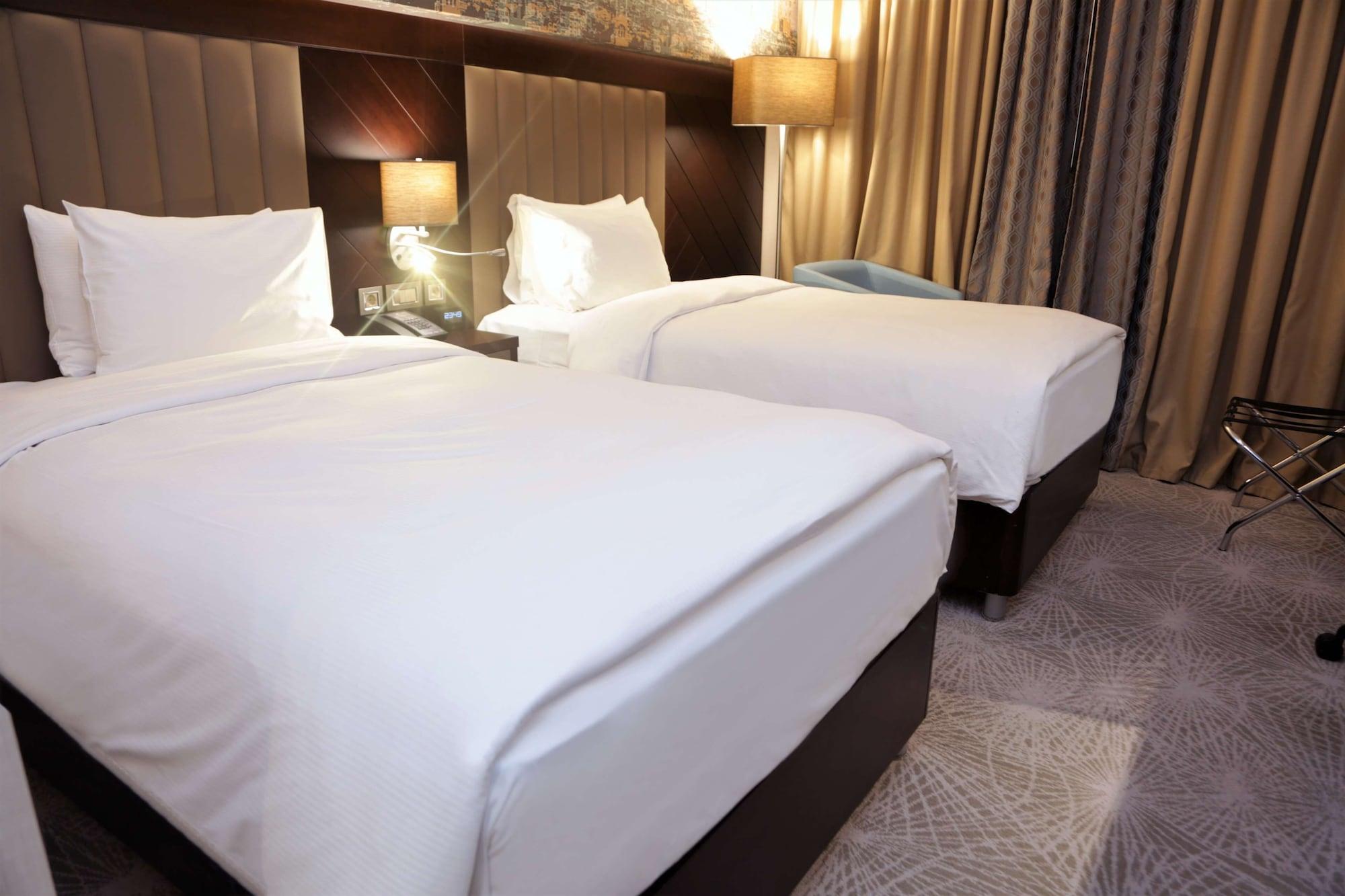 Hotel Doubletree By Hilton Istanbul Umraniye Esterno foto A room at the hotel