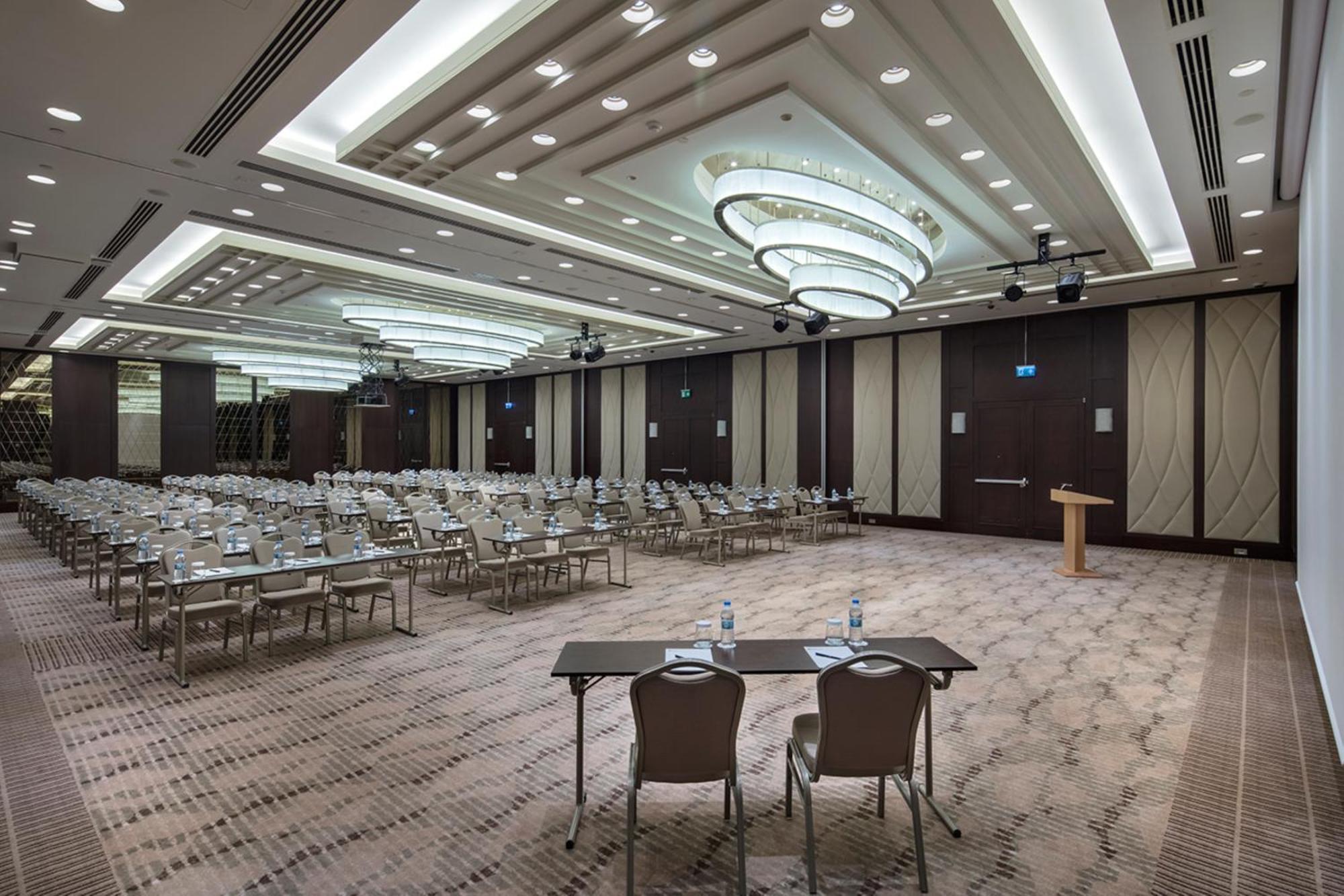 Hotel Doubletree By Hilton Istanbul Umraniye Esterno foto The ballroom