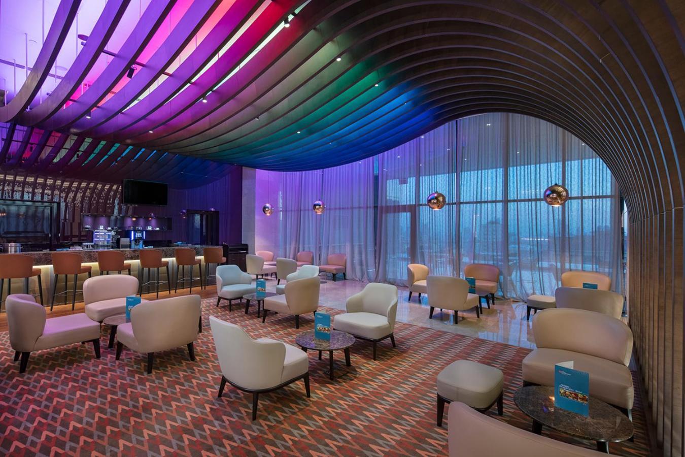 Hotel Doubletree By Hilton Istanbul Umraniye Esterno foto The lounge at the airport