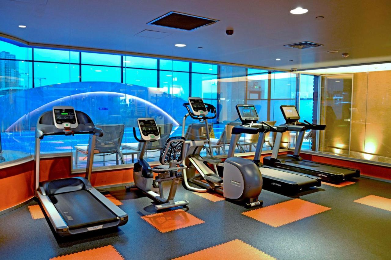 Hotel Doubletree By Hilton Istanbul Umraniye Esterno foto A gym