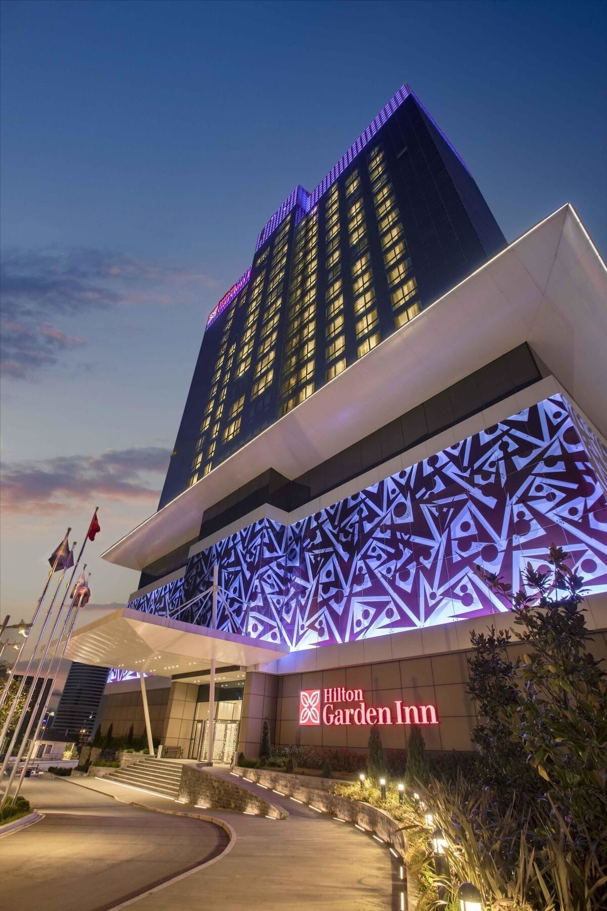 Hotel Doubletree By Hilton Istanbul Umraniye Esterno foto The hotel's facade