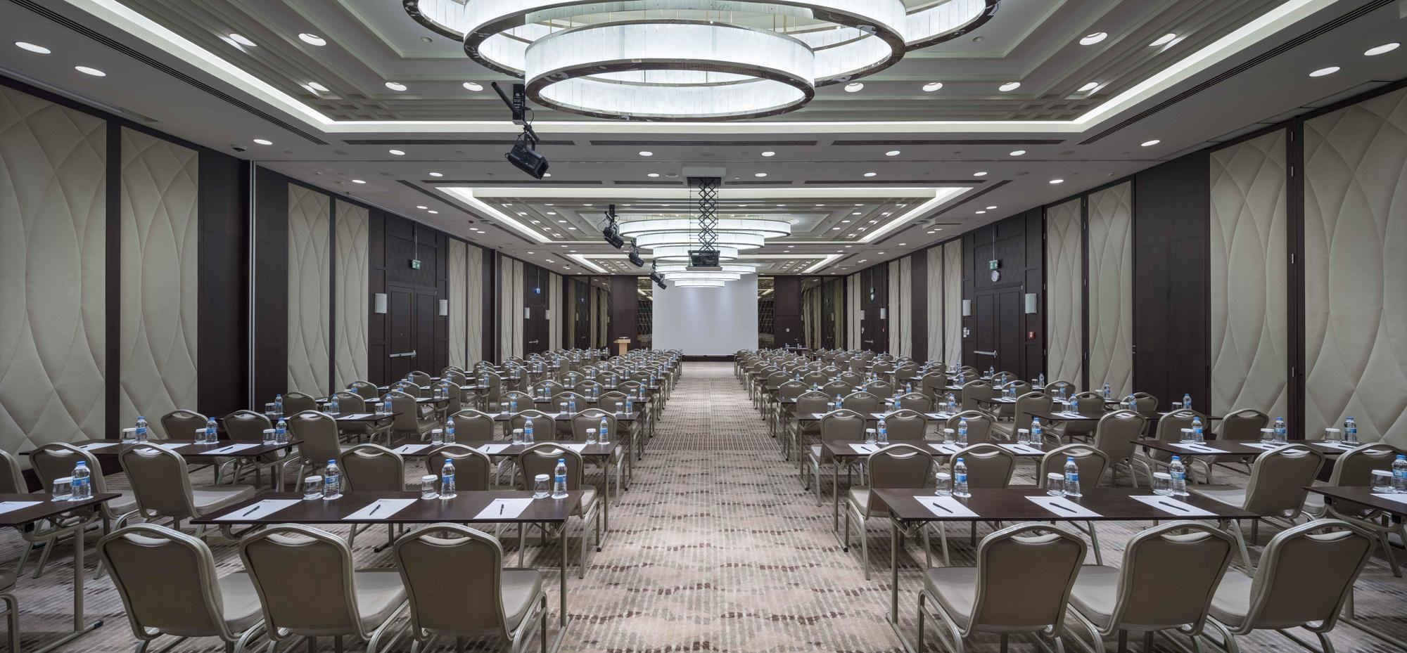 Hotel Doubletree By Hilton Istanbul Umraniye Esterno foto Meeting room