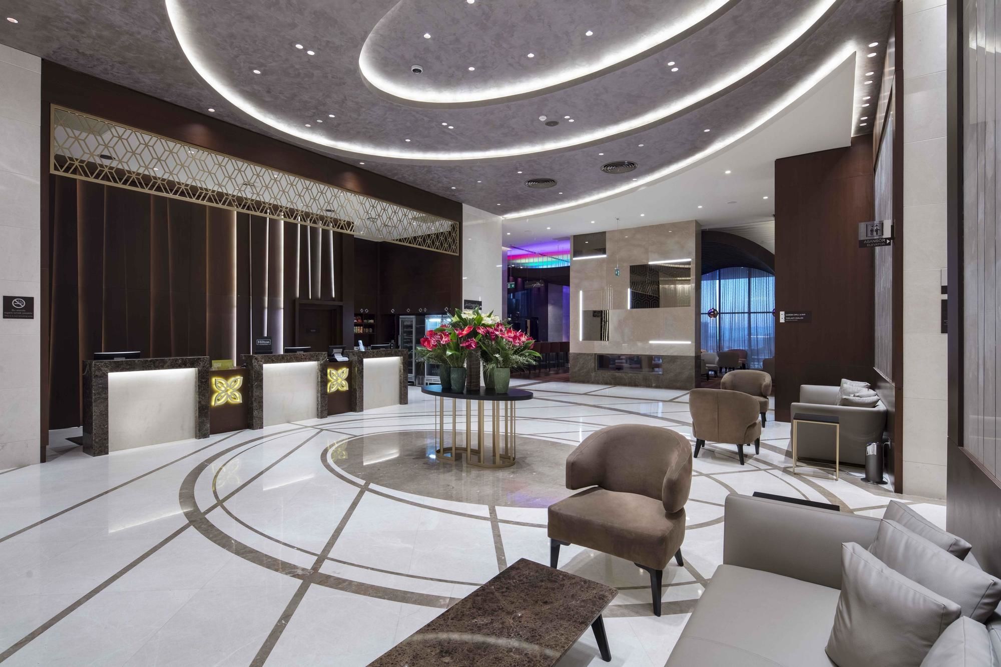 Hotel Doubletree By Hilton Istanbul Umraniye Esterno foto Lobby